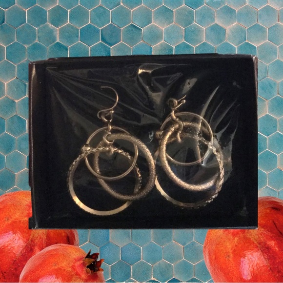 2013 Avon Textured Hoop Earrings - Picture 3 of 4